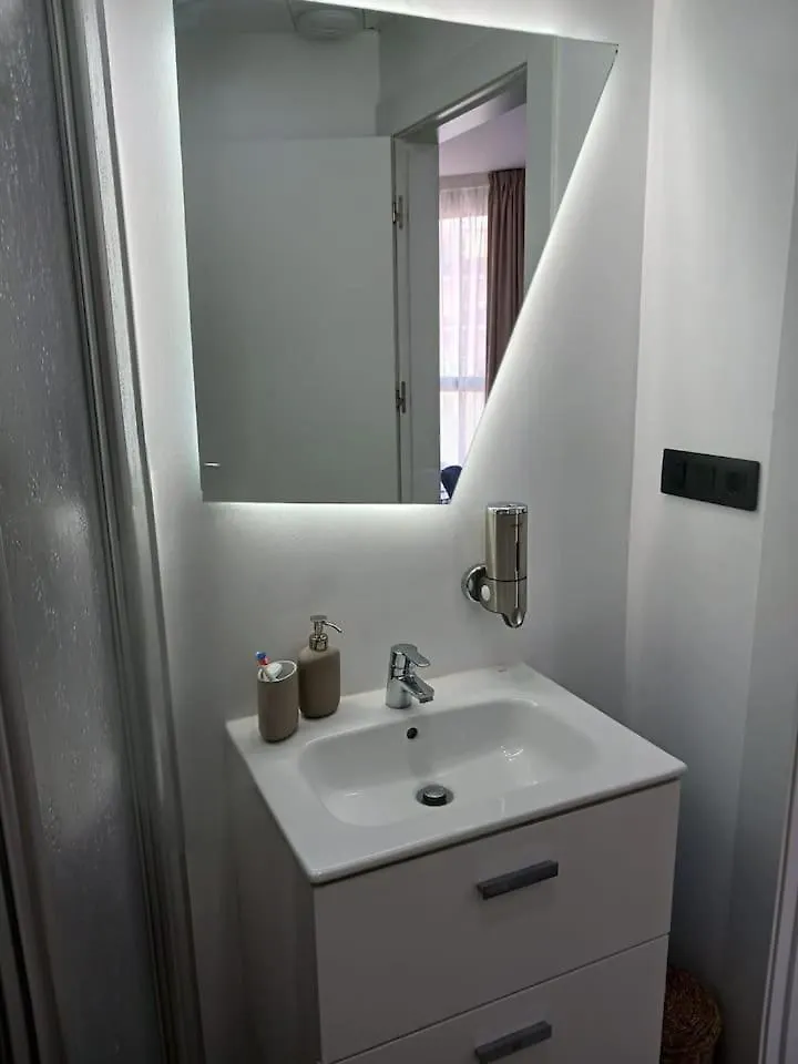 Centrico Apartamento Nogalera 토레몰리노스 0*,